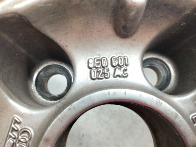 Recambio de llanta aluminio para audi a4 b7 (8ec) 2.0 tfsi quattro referencia OEM IAM 8E0601025AC  