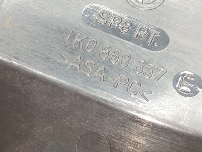 Recambio de luz interior para volkswagen scirocco (137) 2.0 tdi (125kw) referencia OEM IAM 1K0868837E  