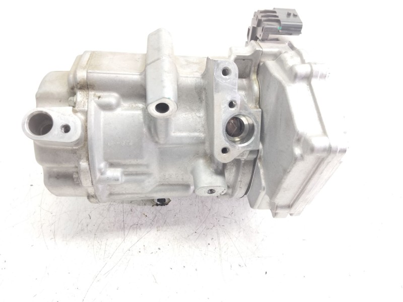 Recambio de compresor aire acondicionado para renault arkana e-tech 1.6 hybrid referencia OEM IAM 926008231R  