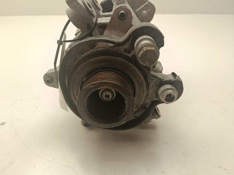 Recambio de alternador para volvo v90 cross country referencia OEM IAM 32300720  