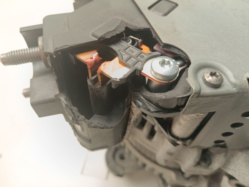 Recambio de alternador para volvo v90 cross country referencia OEM IAM 32300720  