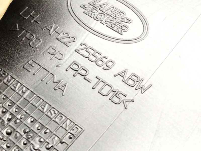 Recambio de guarnecido puerta trasera izquierda para land rover discovery 5 referencia OEM IAM AH2225569ABW  