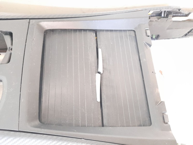 Recambio de reposabrazos para bmw x5 (e70) xdrive 30 d referencia OEM IAM   