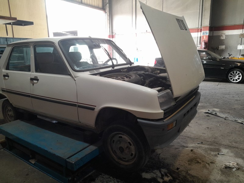 renault 5 (122_) del año 1984