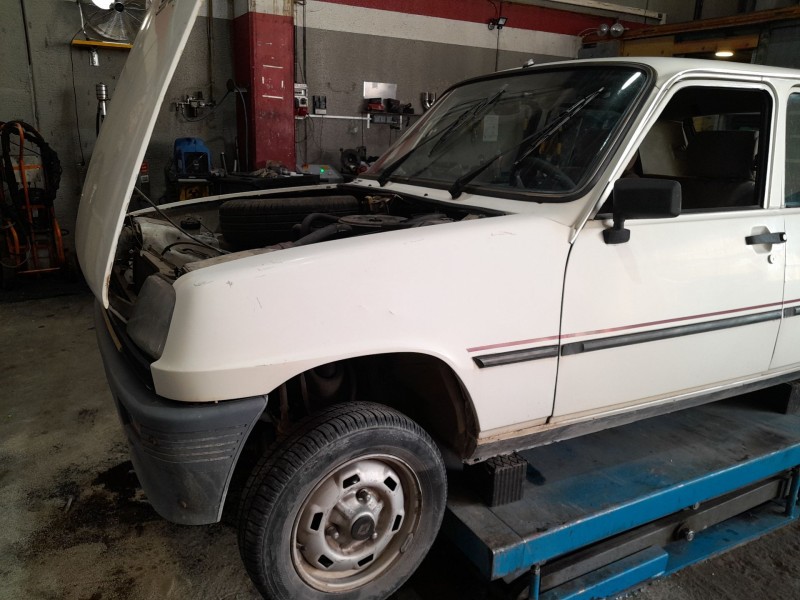 renault 5 (122_) del año 1984