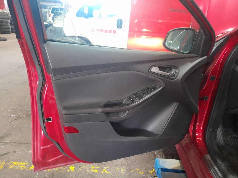 ford focus iii sedán del año 2016