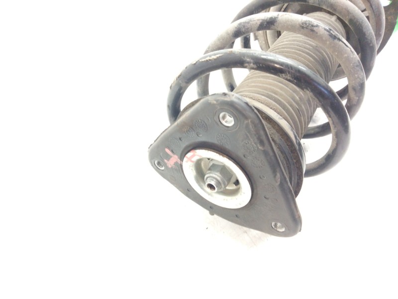 Recambio de amortiguador delantero izquierdo para ford focus iii sedán 1.0 ecoboost referencia OEM IAM BV6118K001  