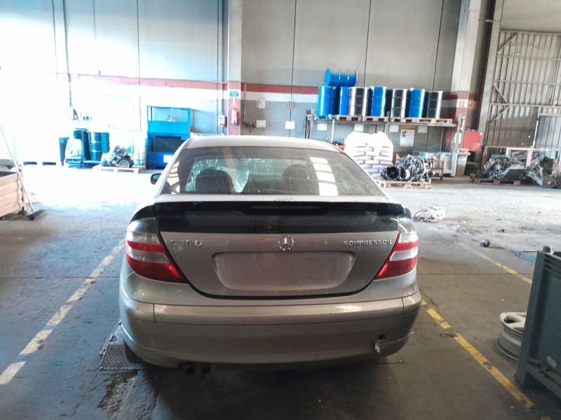 mercedes-benz clase c (w203) berlina del año 2004