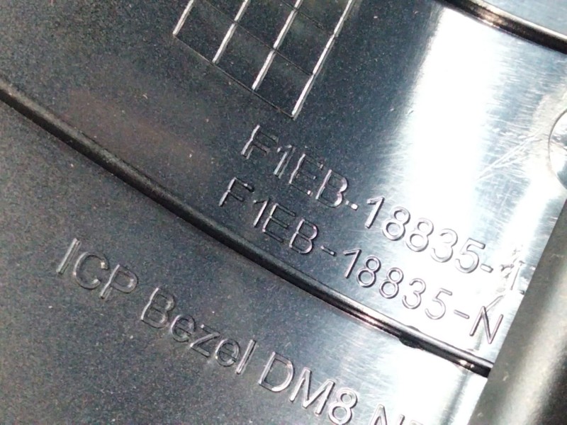 Recambio de aireador central para ford focus iii sedán 1.0 ecoboost referencia OEM IAM F1EB18835  