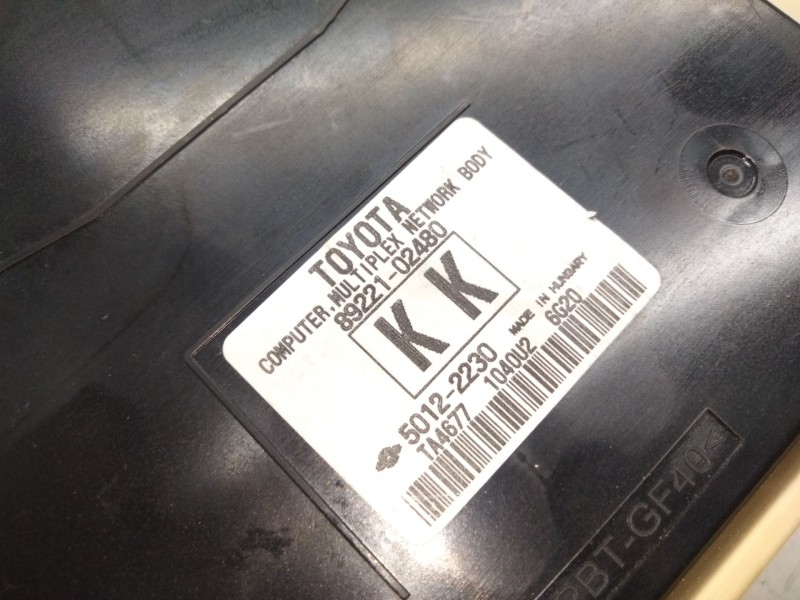 Recambio de caja reles para toyota auris referencia OEM IAM 8273012X81  