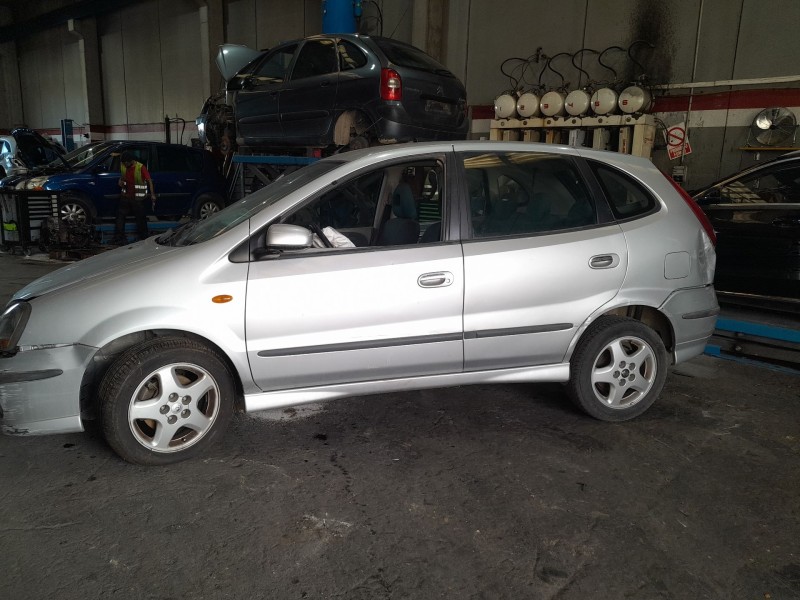 nissan almera tino (v10) del año 2002