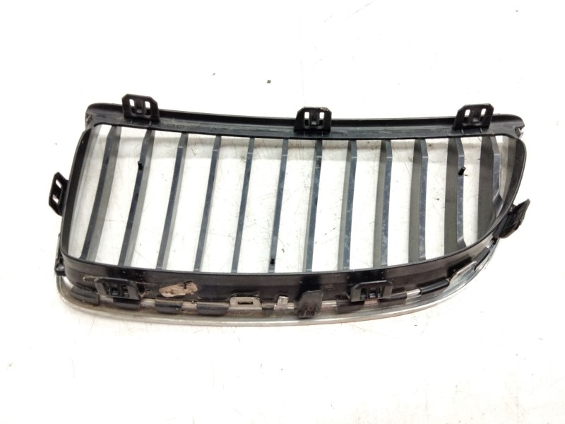 Recambio de rejilla paragolpes derecho para bmw 3 (e90) 320 d referencia OEM IAM 22405910  