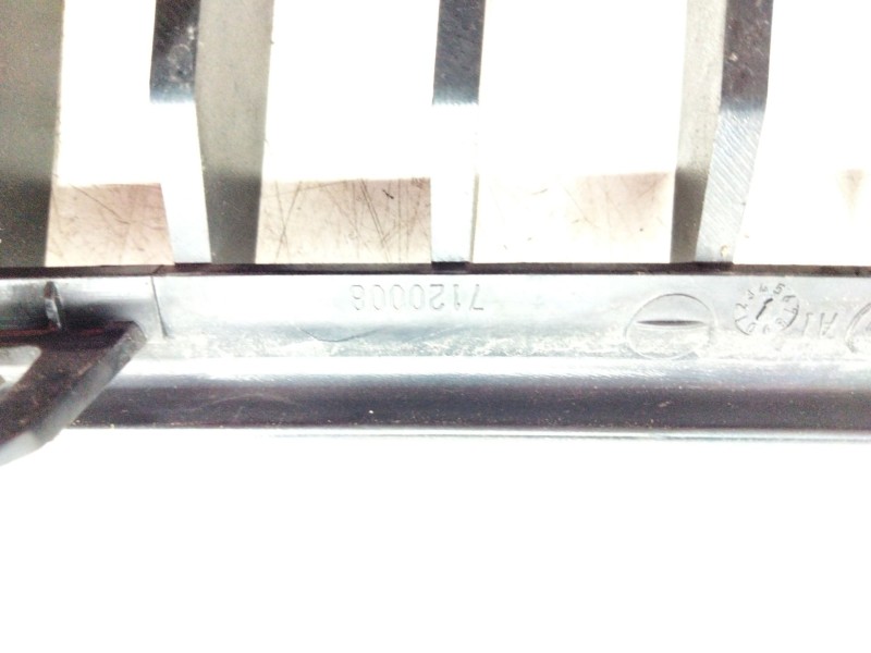 Recambio de rejilla paragolpes derecho para bmw 3 (e90) 320 d referencia OEM IAM 22405910  