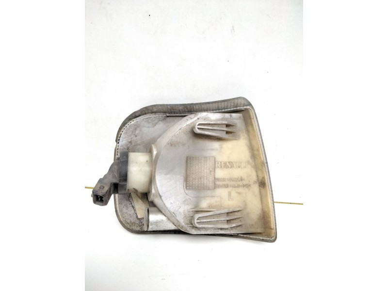 Recambio de piloto delantero izquierdo para renault premium 420 referencia OEM IAM   