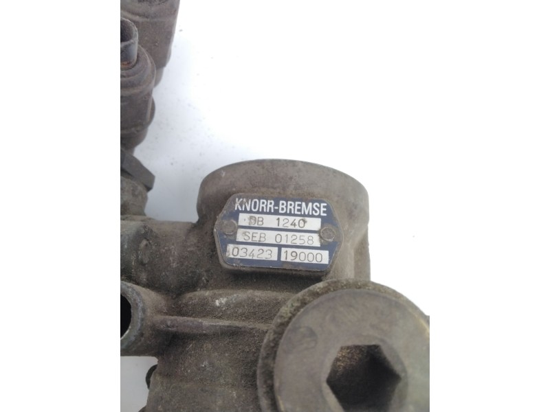 Recambio de valvula limitador para renault kerax r.385 referencia OEM IAM DB1240 03423 19000 SEB01258