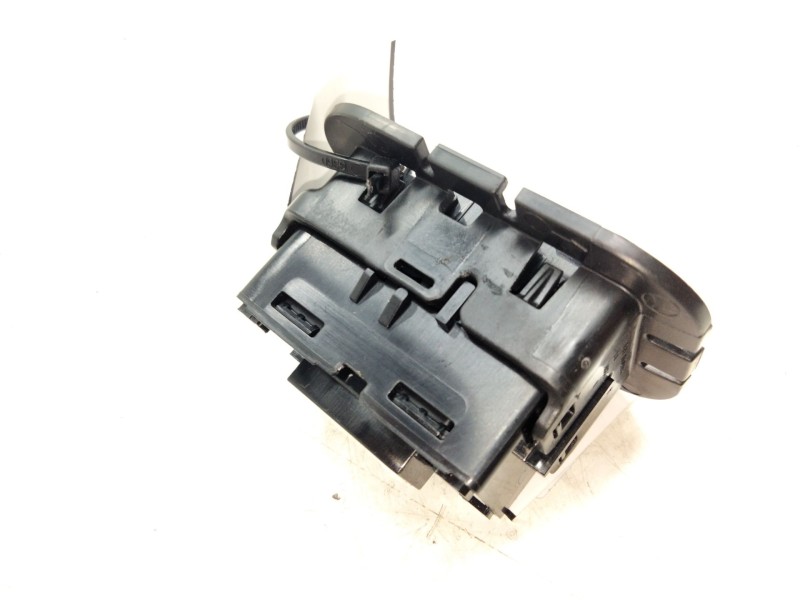 Recambio de pulsador maletero para mercedes-benz clase c all-terrain (s206) c 220 d 4-matic (206.214) referencia OEM IAM A206905