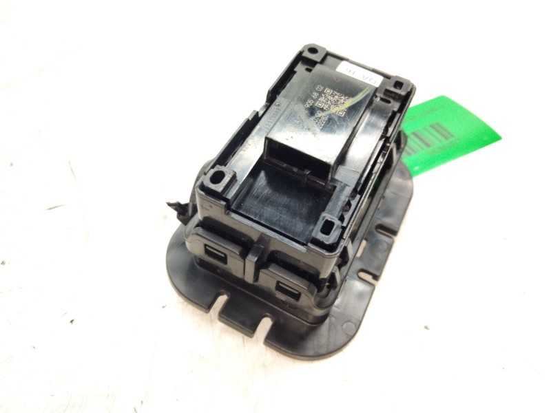 Recambio de pulsador maletero para mercedes-benz clase c all-terrain (s206) c 220 d 4-matic (206.214) referencia OEM IAM A206905