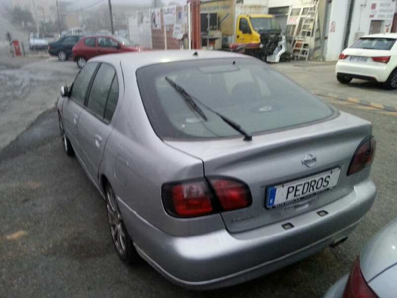 nissan primera berlina (p11) del año 2000