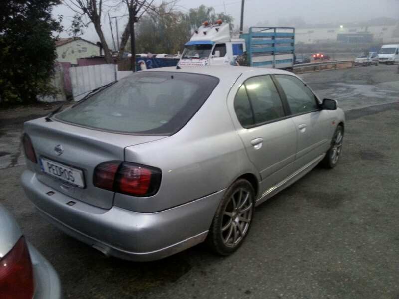 nissan primera berlina (p11) del año 2000