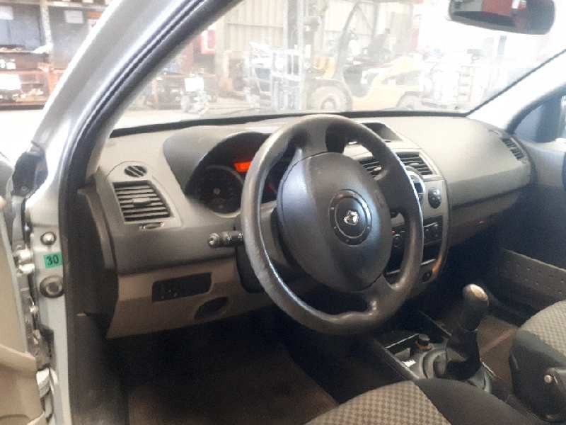 renault megane ii classic berlina del año 2004