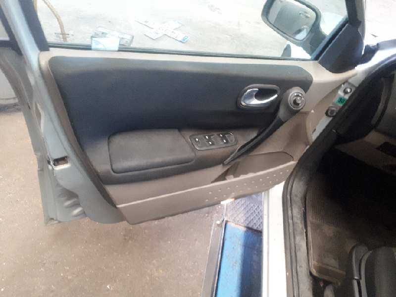 renault megane ii classic berlina del año 2004