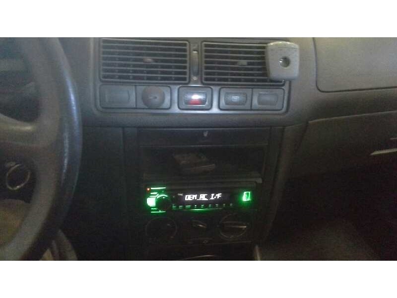 volkswagen golf iv berlina (1j1) del año 2001