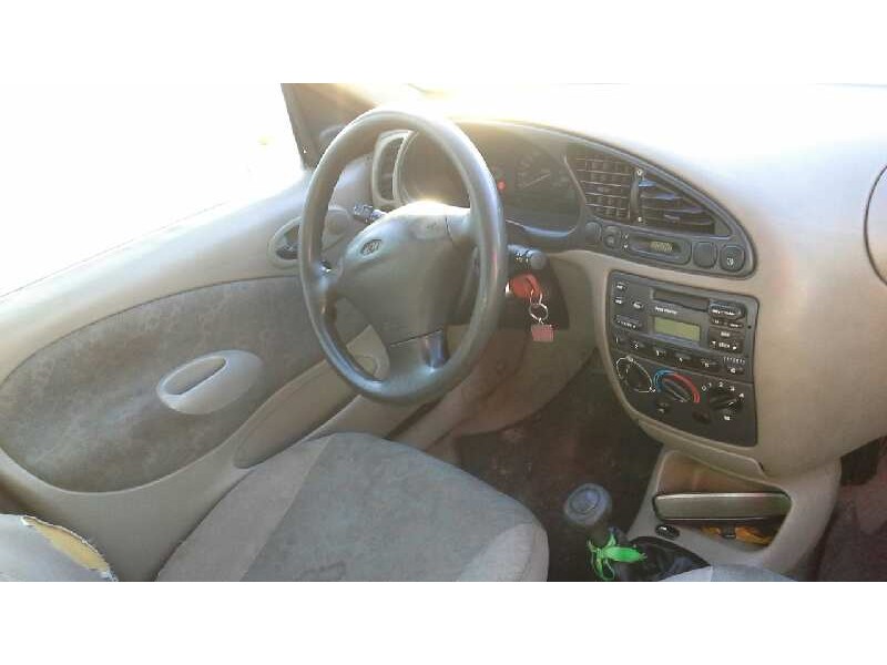 ford fiesta berlina (dx) del año 1996
