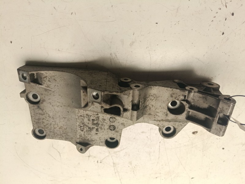 Recambio de soporte alternador para volkswagen golf plus v (5m1, 521) 2.0 tdi referencia OEM IAM 03G903143A  