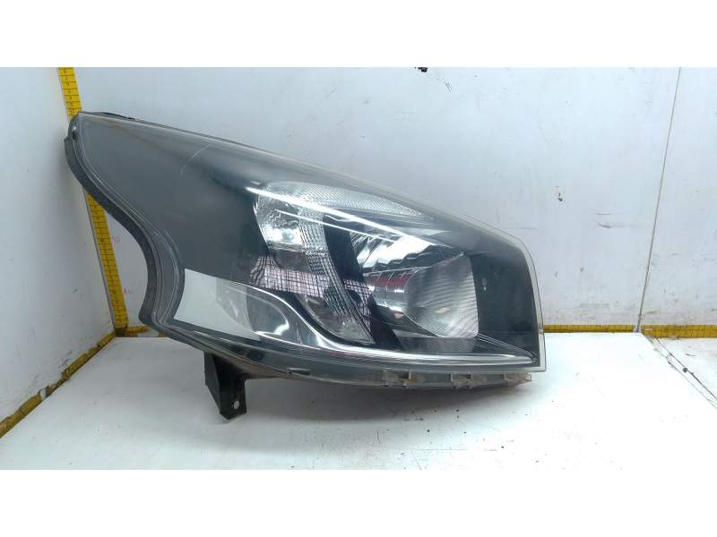 Recambio de faro derecho para opel vivaro b autobús (x82) 1.6 cdti (06) referencia OEM IAM 93867948  