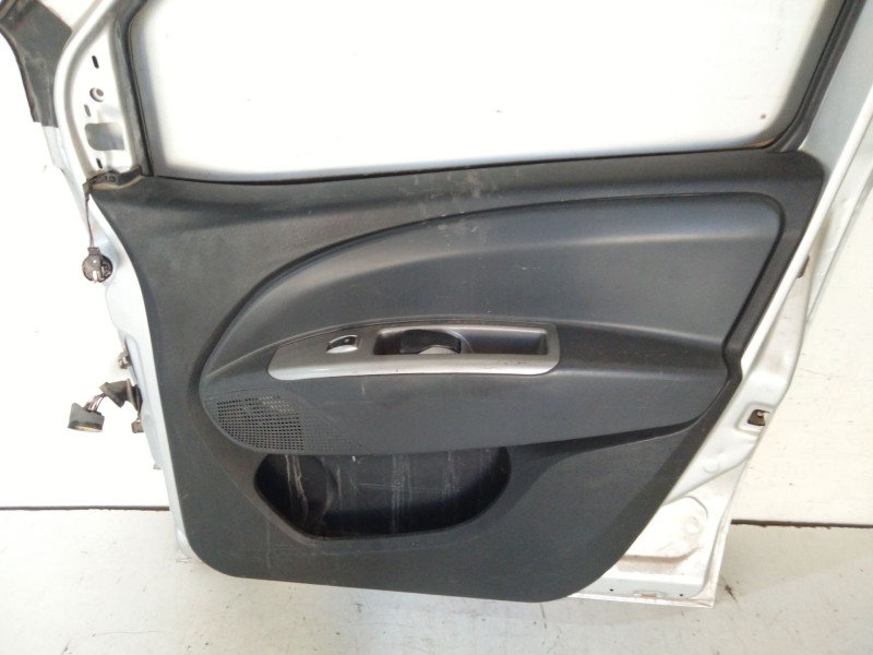Recambio de puerta delantera derecha para fiat doblo cargo (263_) 1.6 d multijet referencia OEM IAM   