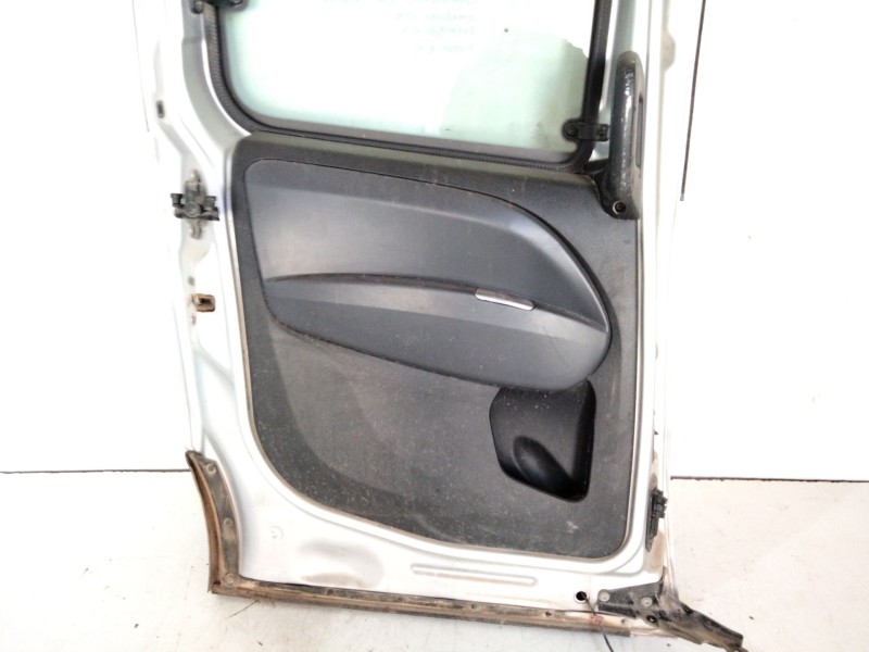 Recambio de puerta lateral corredera izquierda para fiat doblo cargo (263_) 1.6 d multijet referencia OEM IAM   