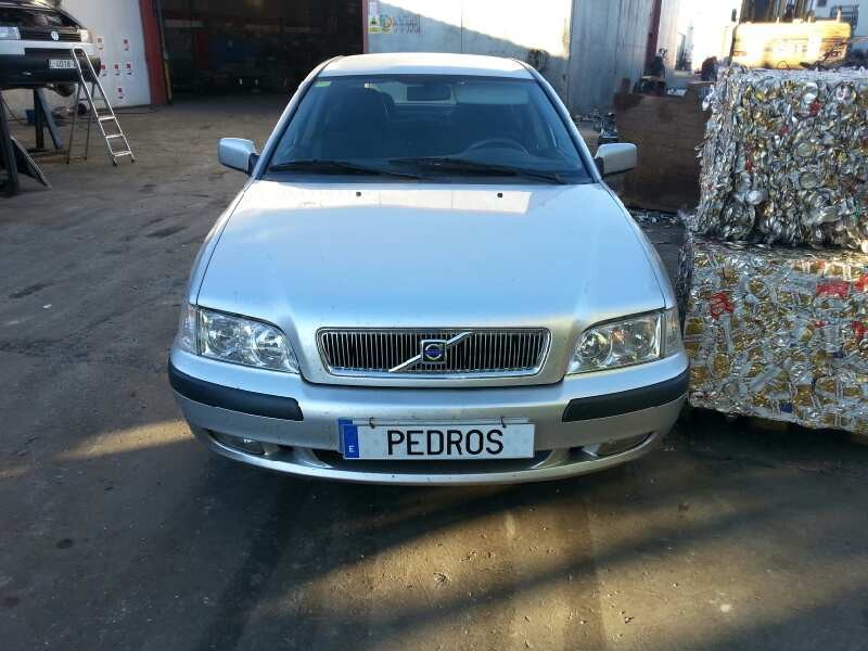 volvo s40 berlina del año 2002