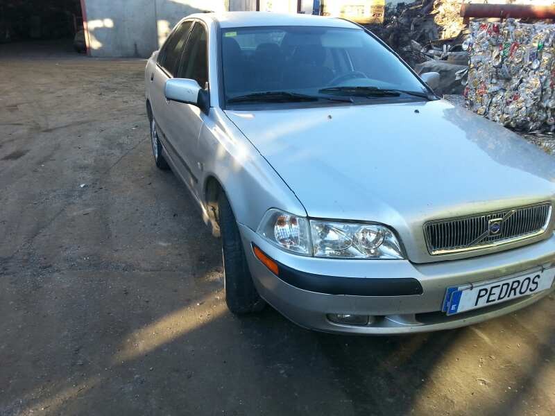 volvo s40 berlina del año 2002