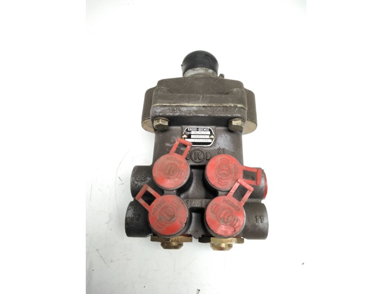 Recambio de valvula aire para iveco eurocargo 150 e 18 referencia OEM IAM MB4477 945226 VALVULA FRENO PIE