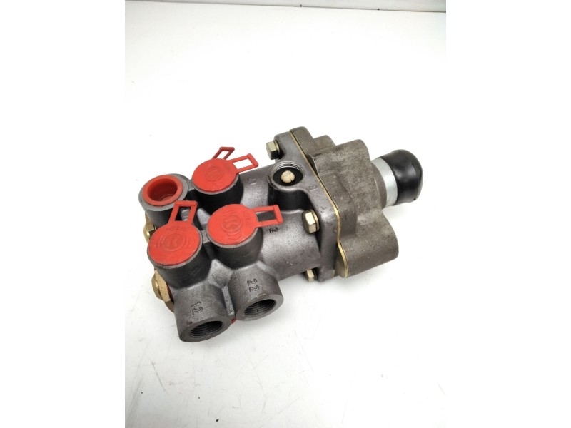 Recambio de valvula aire para iveco eurocargo 150 e 18 referencia OEM IAM MB4477 945226 VALVULA FRENO PIE