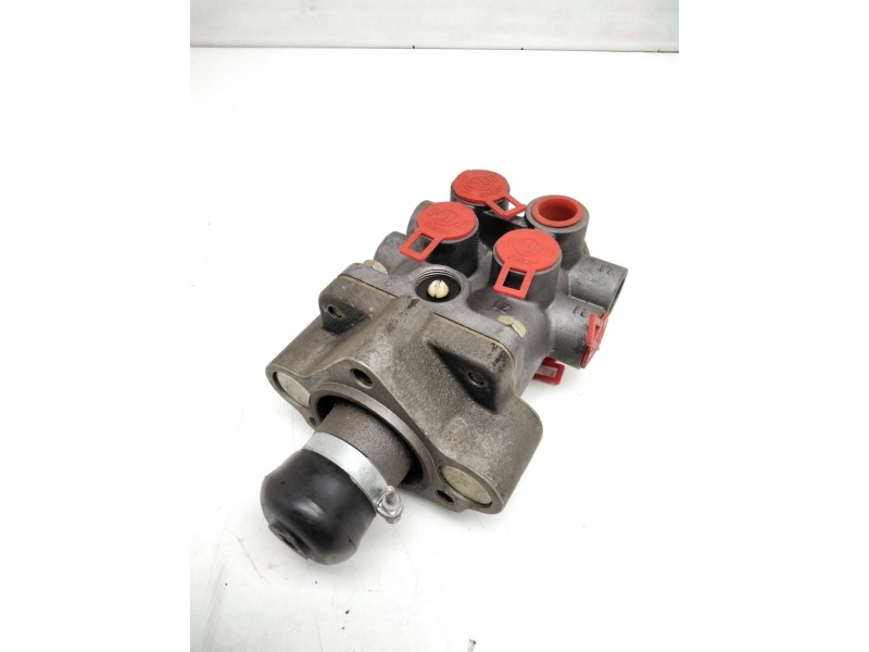 Recambio de valvula aire para iveco eurocargo 150 e 18 referencia OEM IAM MB4477 945226 VALVULA FRENO PIE