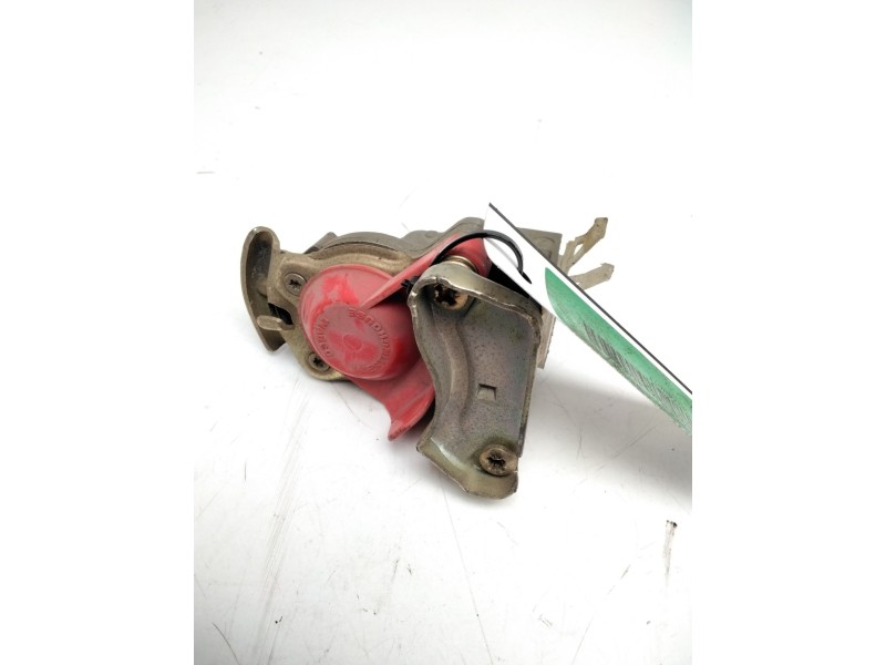 Recambio de varios para iveco eurocargo 150 e 18 referencia OEM IAM 9522002100  CIERRE MANGUERA AIRE TRACTORA ROJO