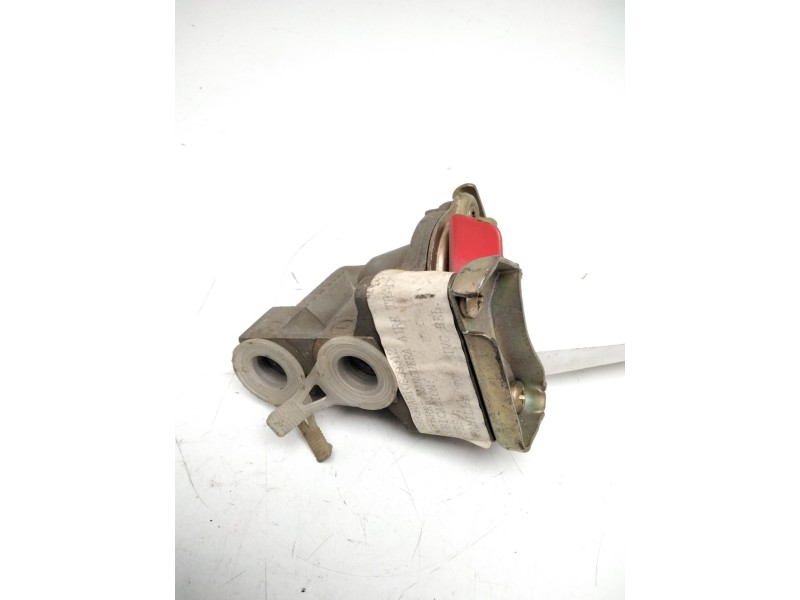 Recambio de varios para iveco eurocargo 150 e 18 referencia OEM IAM 9522002100  CIERRE MANGUERA AIRE TRACTORA ROJO