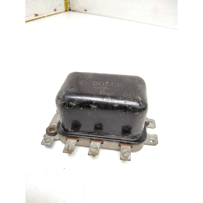 Recambio de regulador alternador para renault premium 370.26 g 6x2 referencia OEM IAM 0190117002 OE UE 28V 10A BOSCH