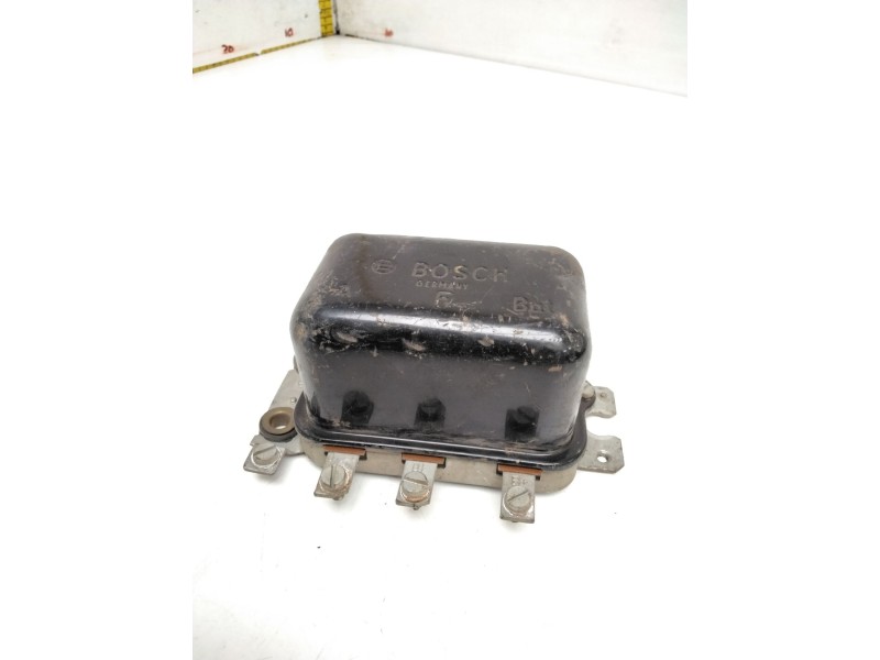 Recambio de regulador alternador para renault premium 370.26 g 6x2 referencia OEM IAM 0190117002 OE UE 28V 10A BOSCH