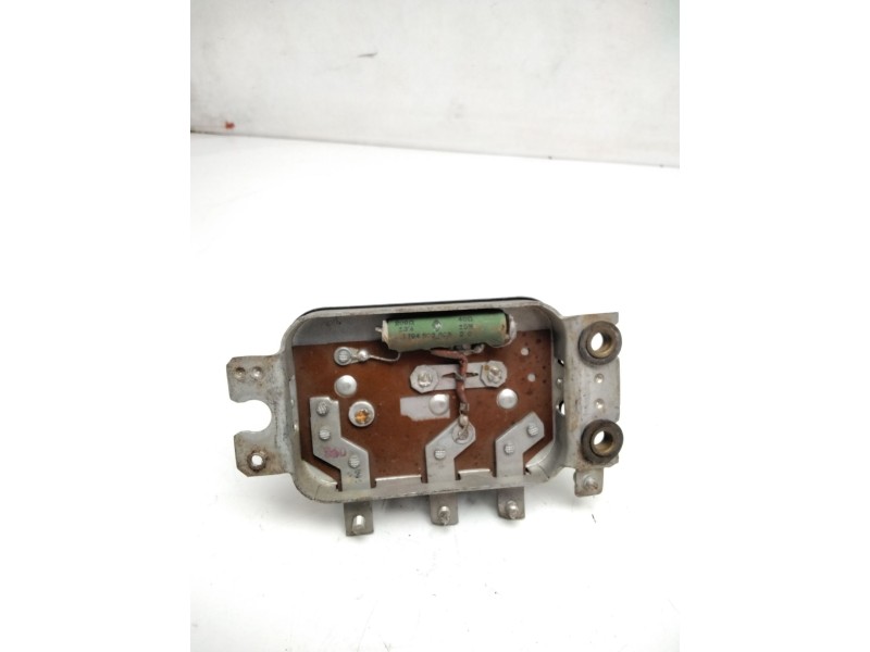 Recambio de regulador alternador para renault premium 370.26 g 6x2 referencia OEM IAM 0190117002 OE UE 28V 10A BOSCH