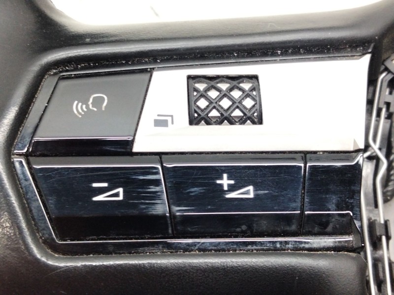 Recambio de volante para citroën ds 7 ds 7 crossback buehdi referencia OEM IAM   