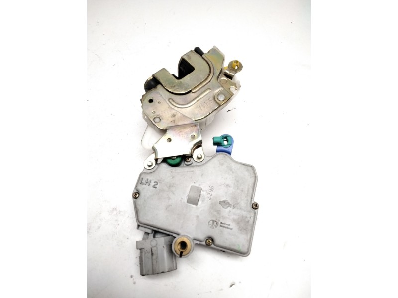 Recambio de cerradura puerta trasera izquierda para nissan patrol gr v wagon (y61) 2.8 td referencia OEM IAM 8255344U10  331A