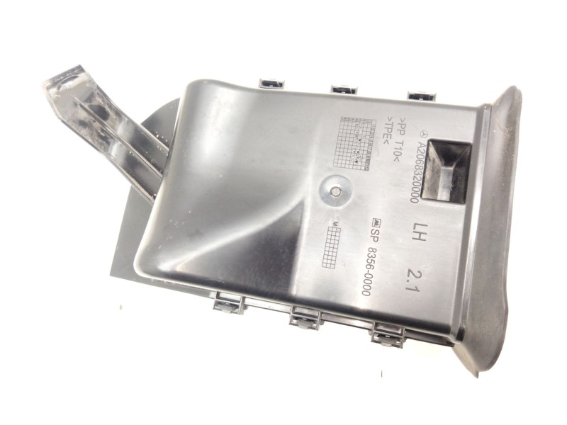 Recambio de toma aire para mercedes-benz clase c all-terrain (s206) c 220 d 4-matic (206.214) referencia OEM IAM A2068320000  