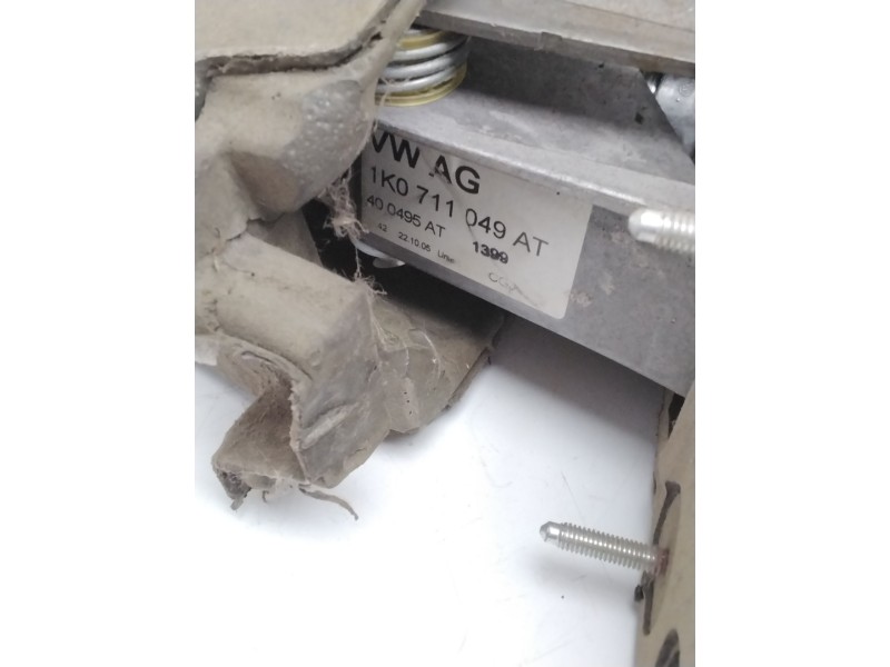Recambio de palanca cambio para audi a3 (8p1) 1.6 tdi referencia OEM IAM 1K0711049AT  
