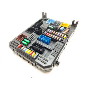 Recambio de caja fusibles para citroën ds 7 ds 7 crossback buehdi referencia OEM IAM 9830813080  
