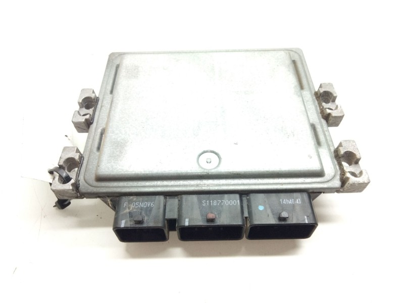 Recambio de centralita para renault megane ii berlina 5p 1.5 dci diesel referencia OEM IAM 820056863  