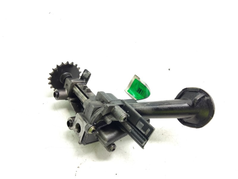 Recambio de bomba aceite para opel vivaro combi 2.7t corto referencia OEM IAM 77006002520  