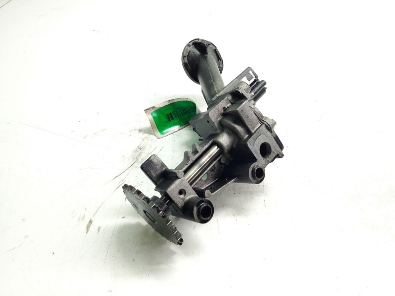 Recambio de bomba aceite para opel vivaro combi 2.7t corto referencia OEM IAM 77006002520  