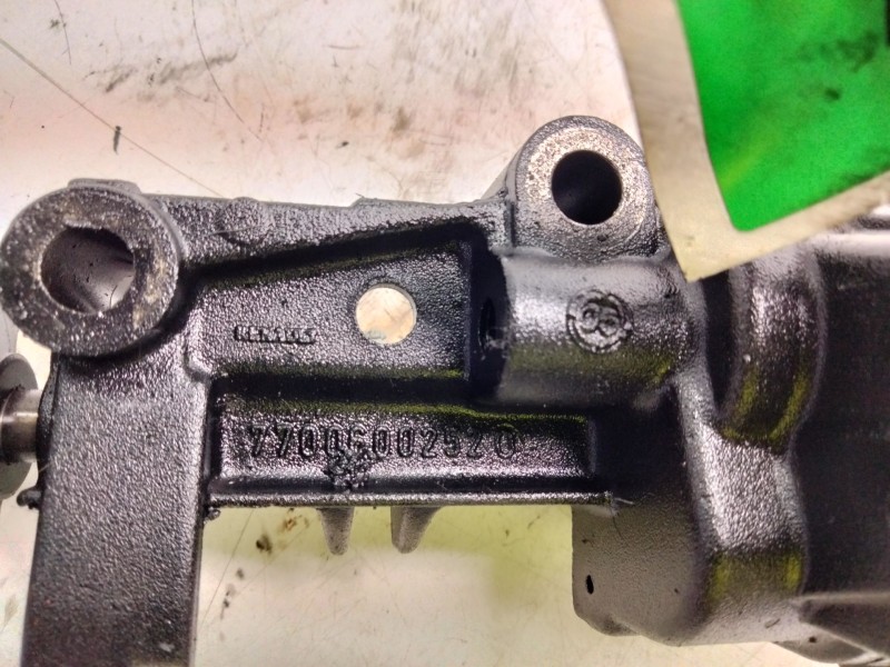 Recambio de bomba aceite para opel vivaro combi 2.7t corto referencia OEM IAM 77006002520  